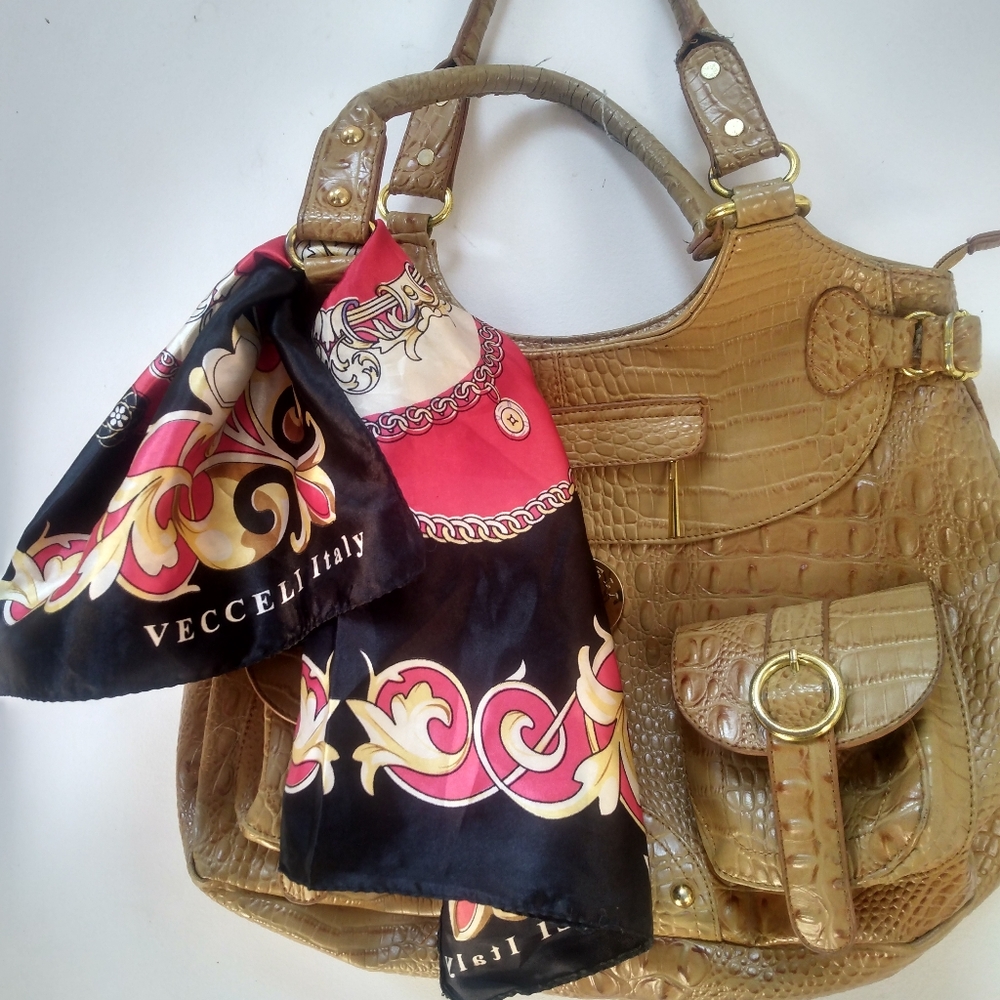 Vecceli Italy beige leather purse. Comes with Vecceli handkerchief.